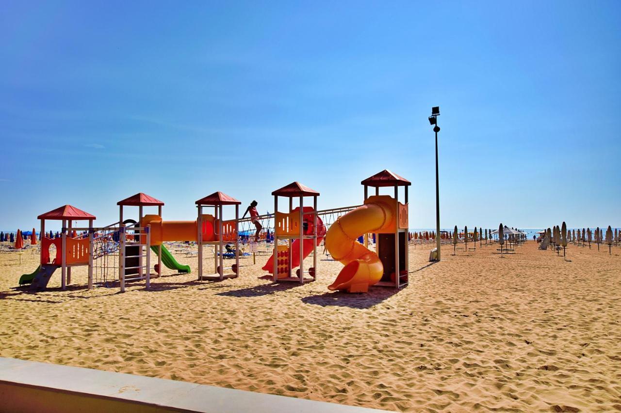 Condominio Cristallo Lignano Sabbiadoro Exterior photo